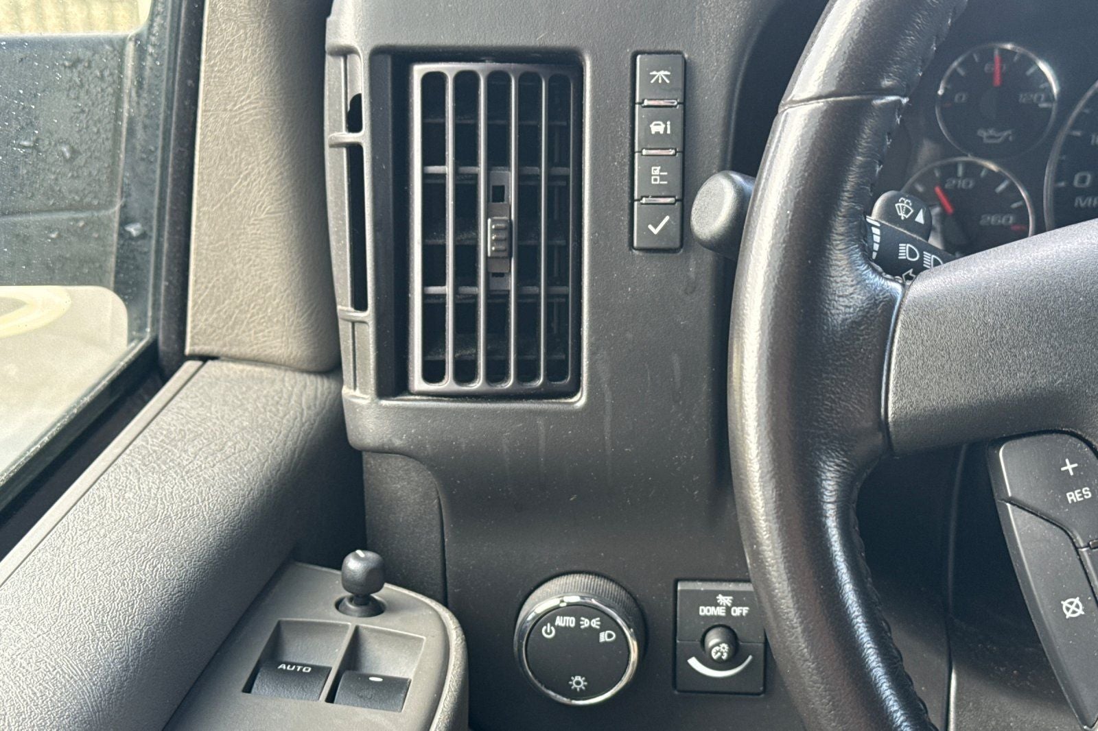 2023 Chevrolet Express 2500 Work Van Cargo