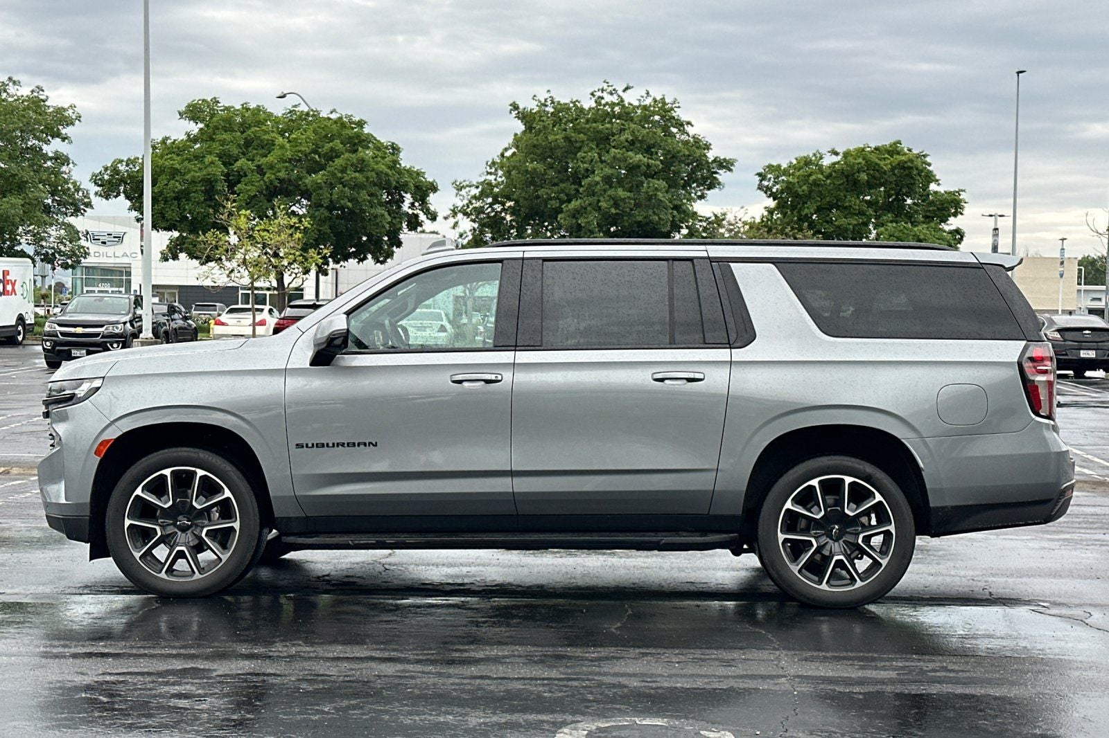 2023 Chevrolet Suburban RST