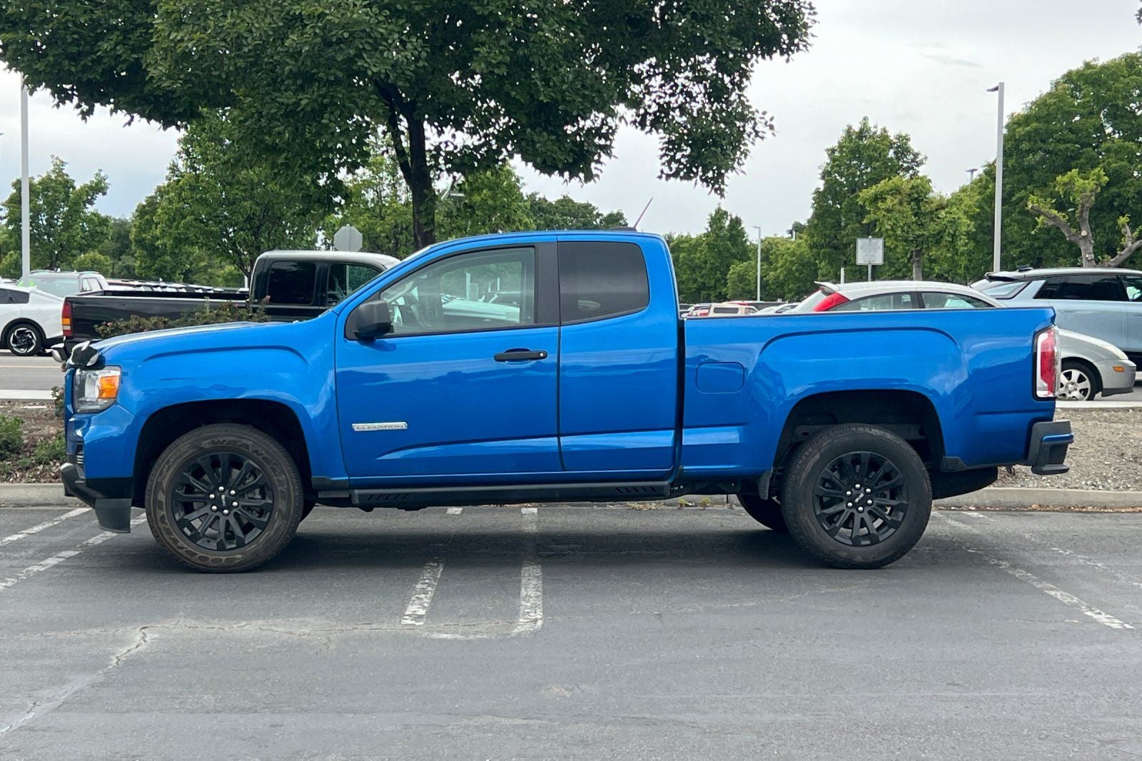 2022 GMC Canyon Elevation Standard