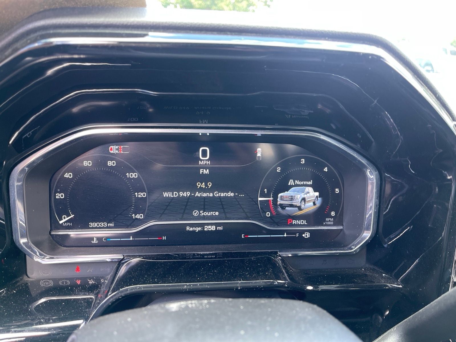2025 GMC Sierra 1500 SLT
