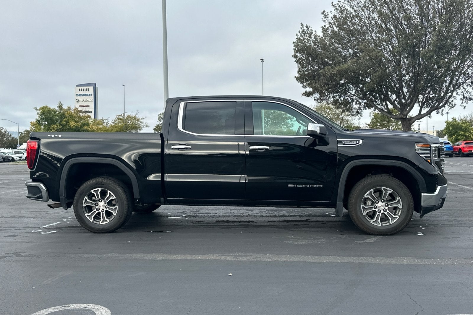 2025 GMC Sierra 1500 SLT