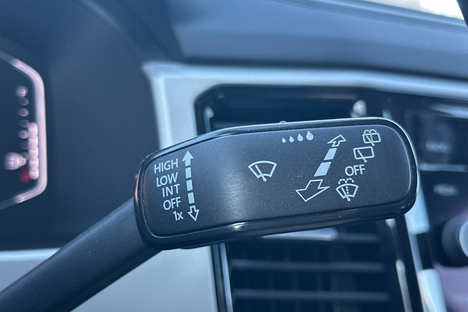 2022 Volkswagen Atlas 3.6L V6 SEL R-Line