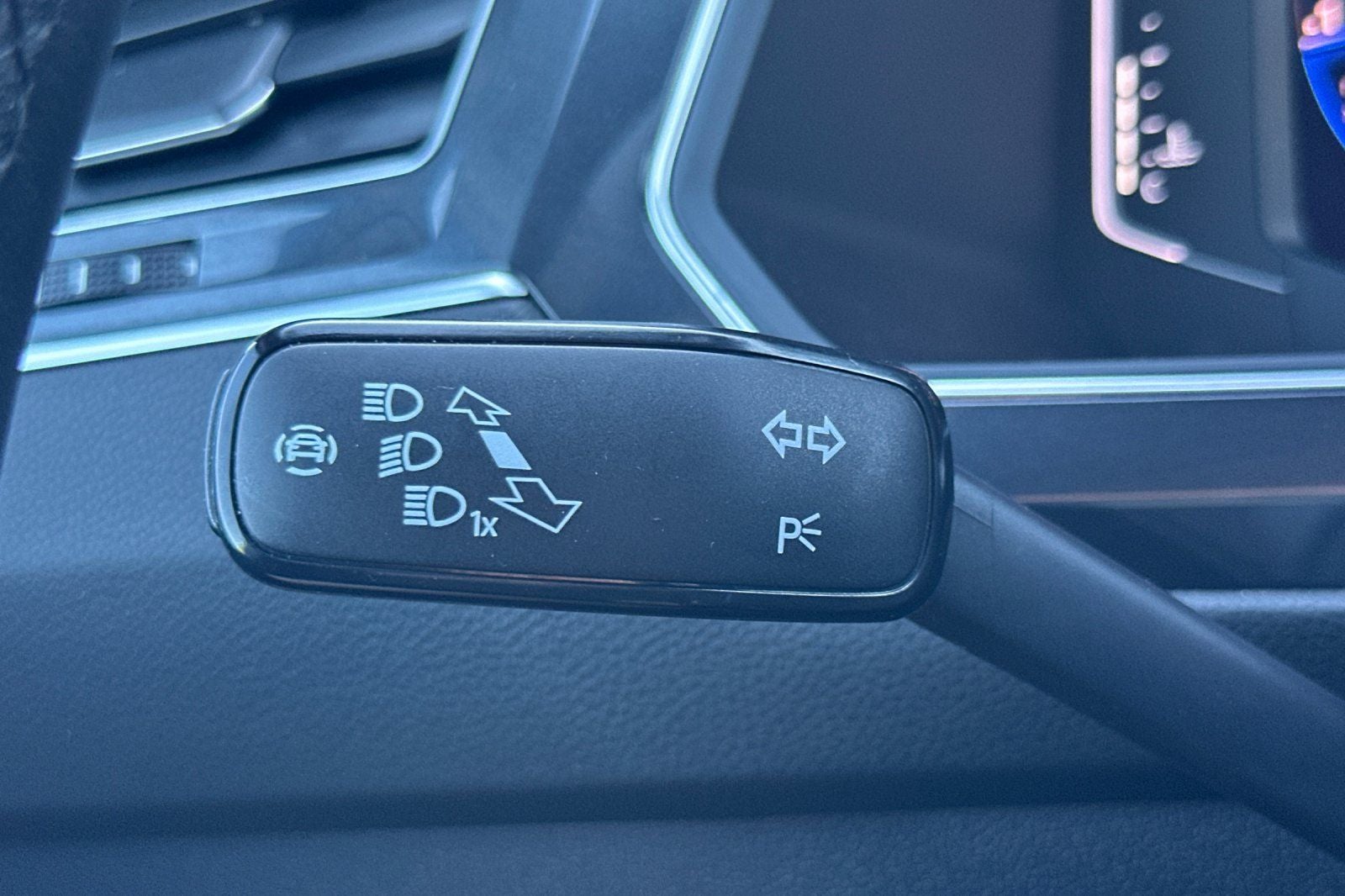 2022 Volkswagen Tiguan 2.0T SEL R-Line