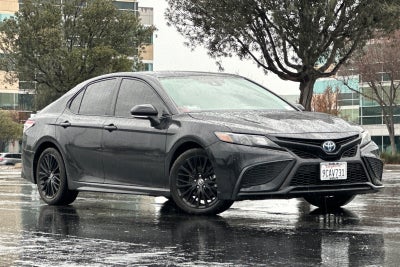 2022 Toyota Camry Hybrid SE