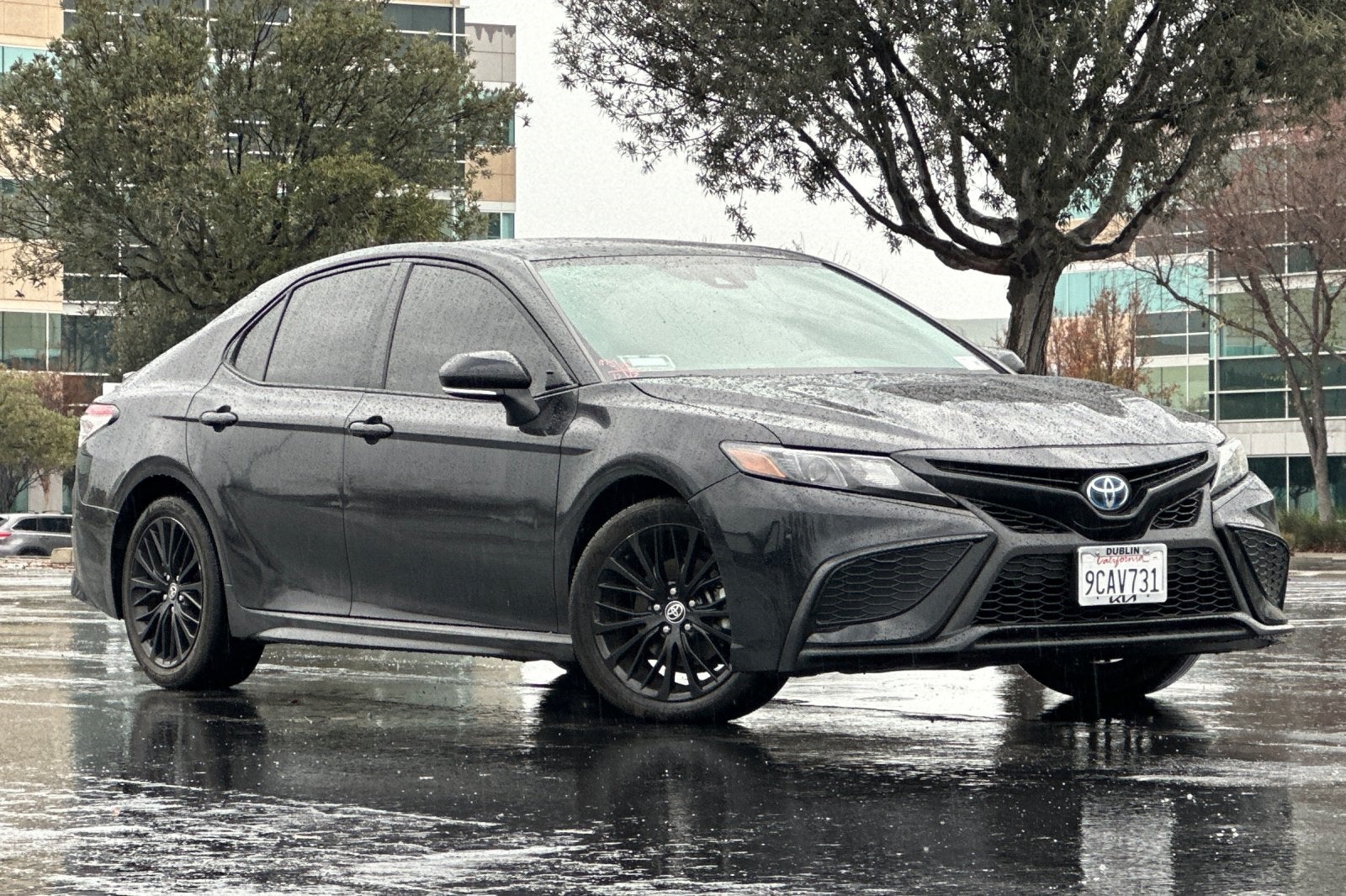 2022 Toyota Camry Hybrid SE