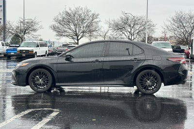 2022 Toyota Camry Hybrid SE