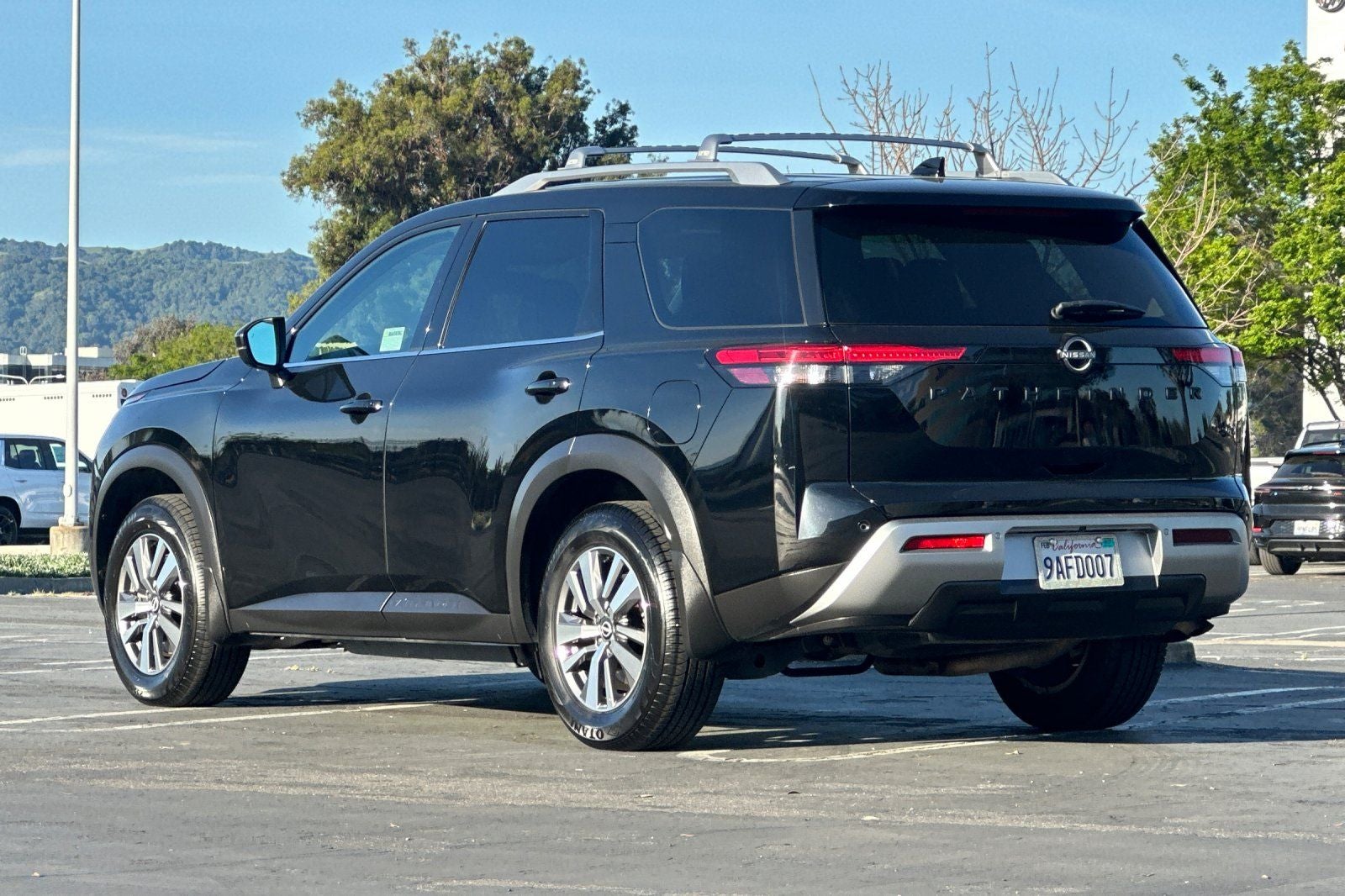 2022 Nissan Pathfinder SL