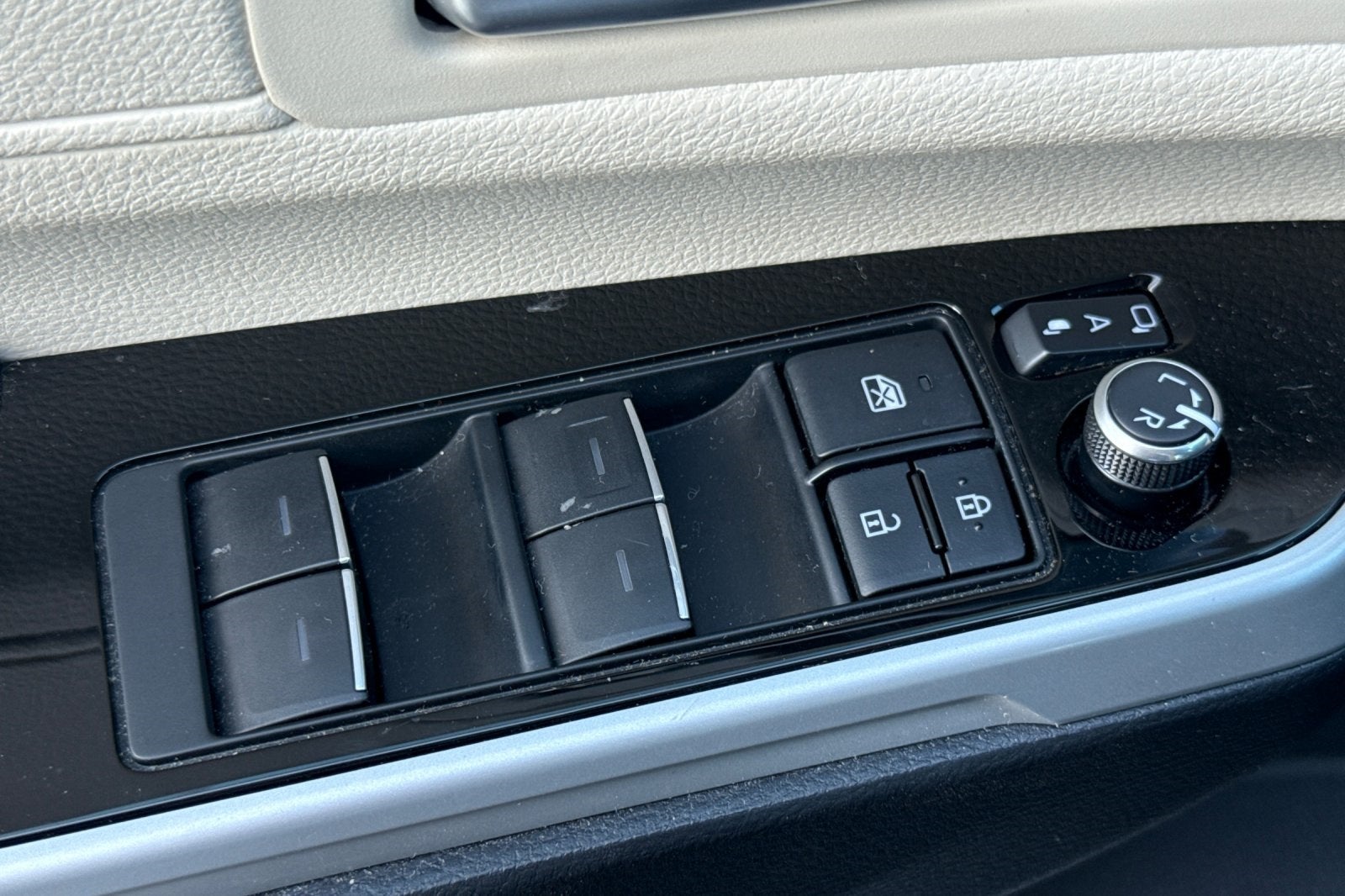 2025 Toyota Sienna Limited 7 Passenger