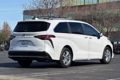 2025 Toyota Sienna Limited 7 Passenger