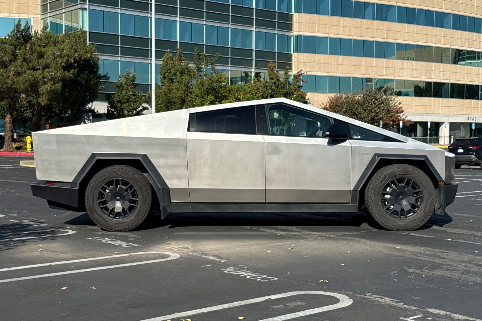 2024 Tesla Cybertruck Base