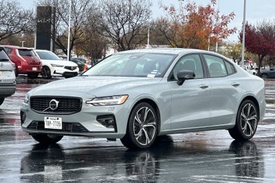 2024 Volvo S60 B5 Plus Dark Theme