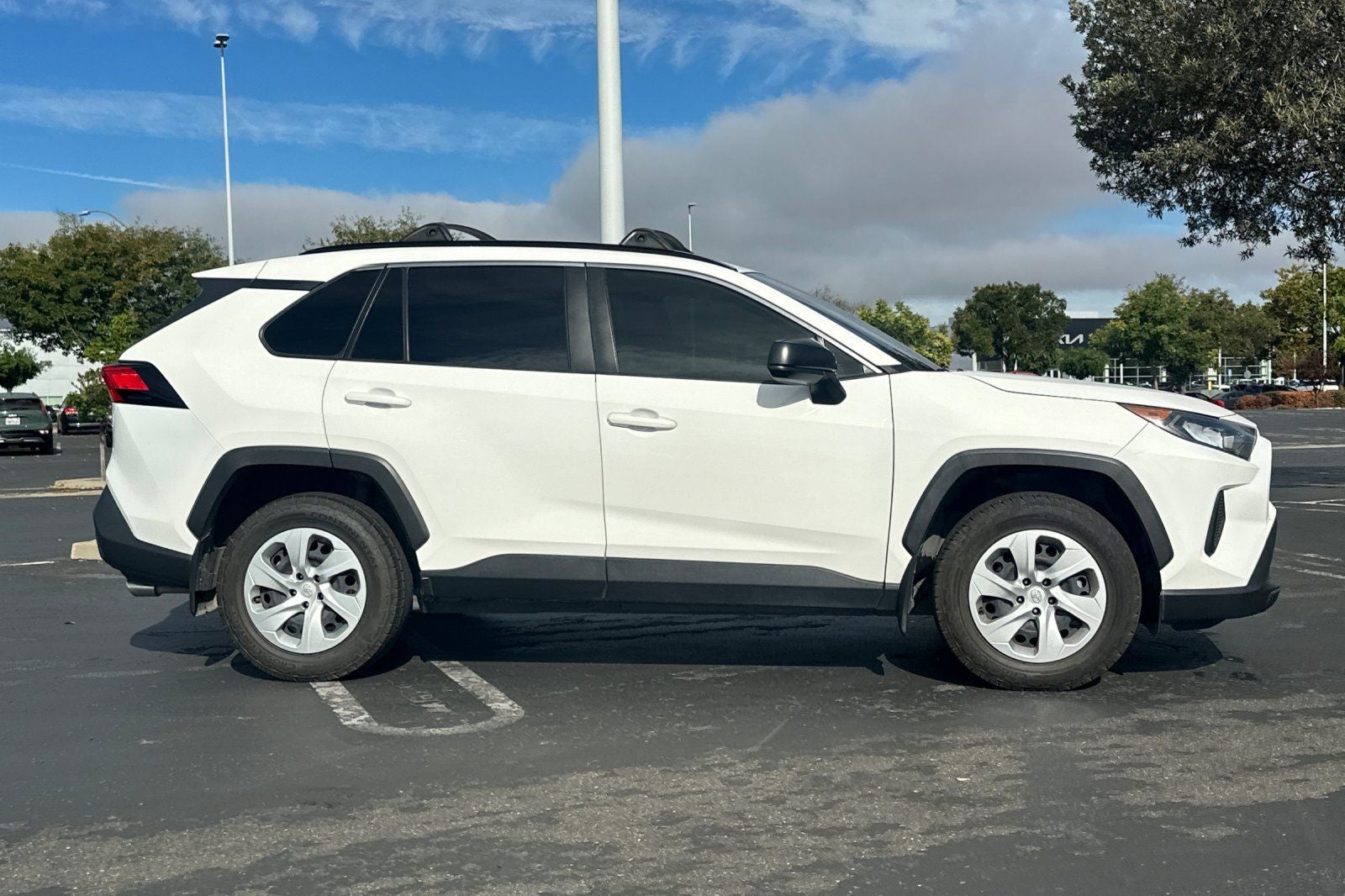 2020 Toyota RAV4 LE