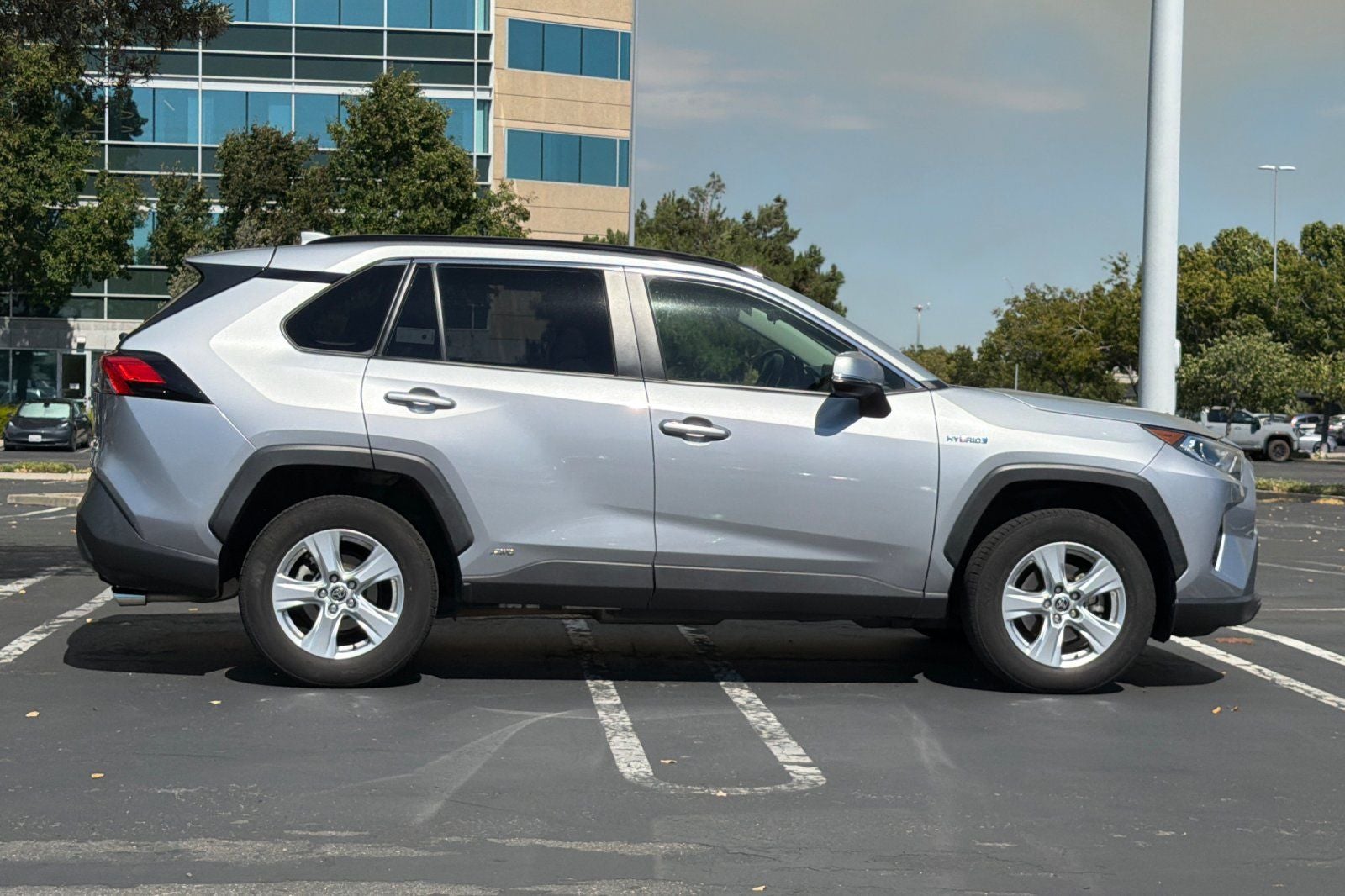 2020 Toyota RAV4 Hybrid XLE