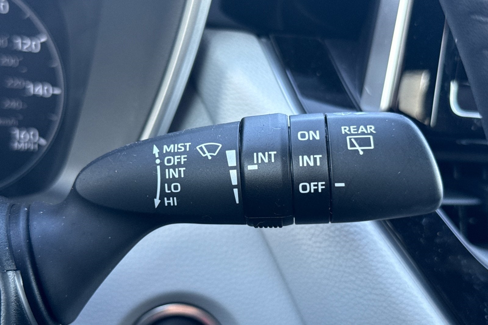 2025 Toyota Corolla Hatchback SE