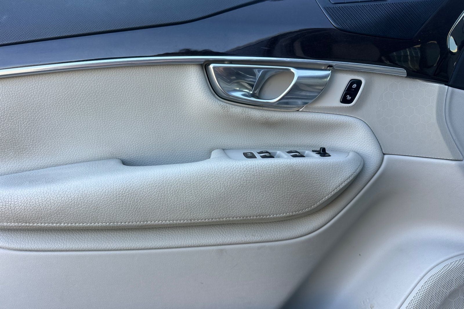 2019 Volvo XC90 T6 Momentum