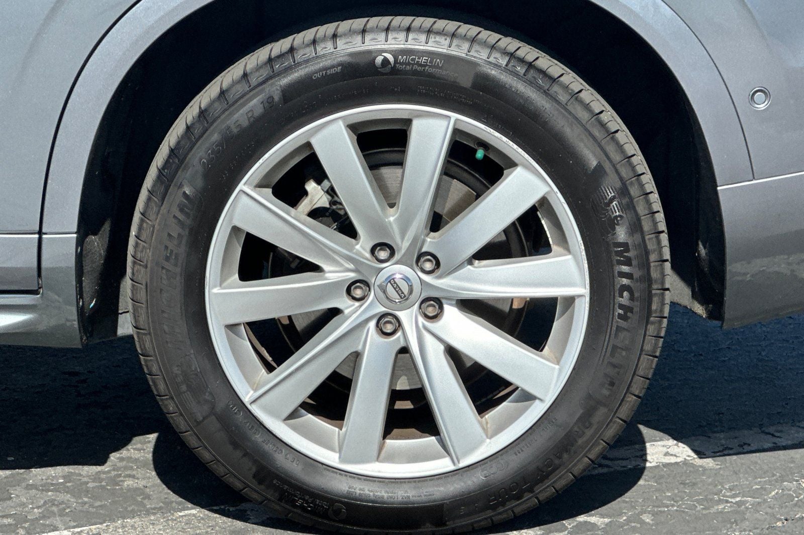 2019 Volvo XC90 T6 Momentum