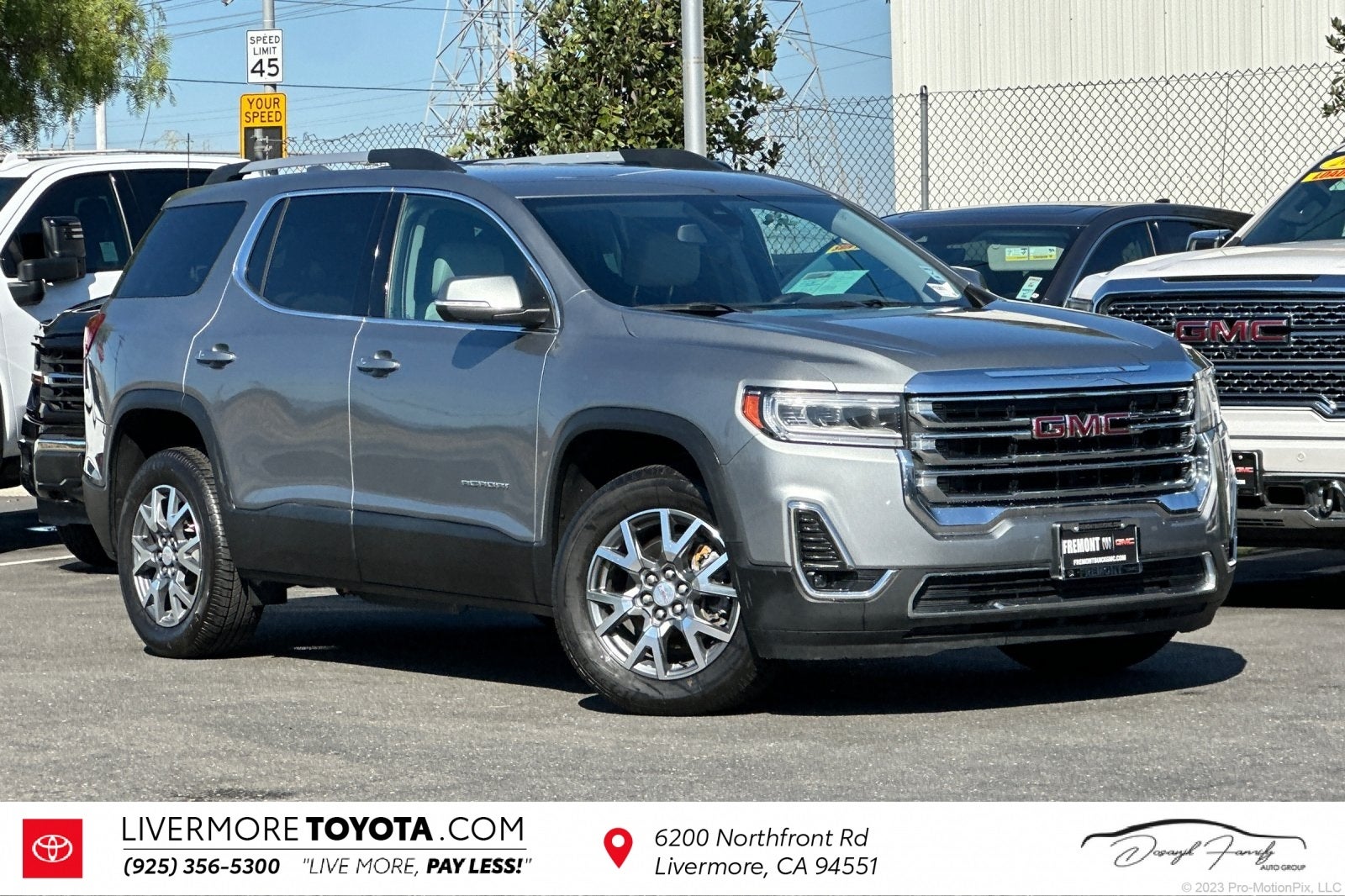 2023 GMC Acadia SLT