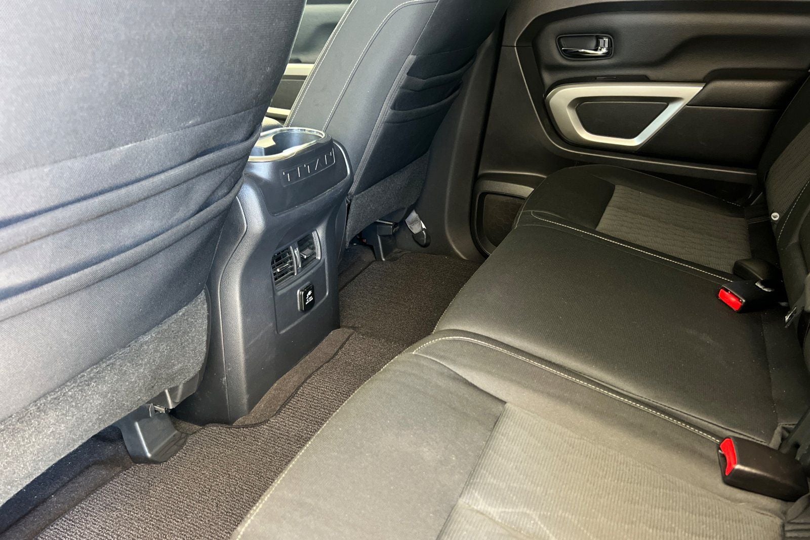 2017 Nissan Titan SV