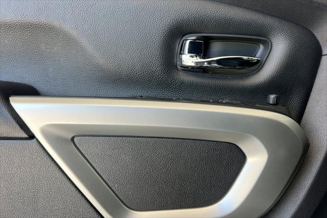 2017 Nissan Titan SV