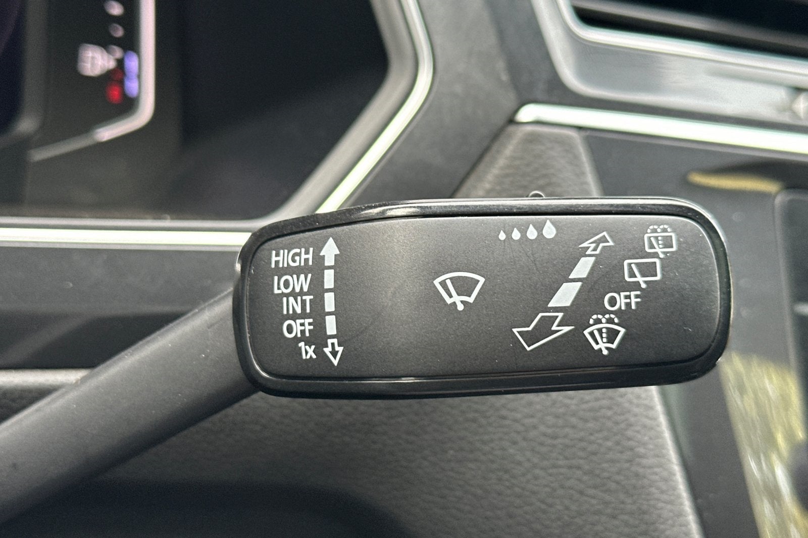 2019 Volkswagen Tiguan 2.0T SEL R-Line