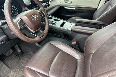 2023 Toyota Sienna Platinum 7 Passenger
