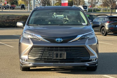 2023 Toyota Sienna XLE