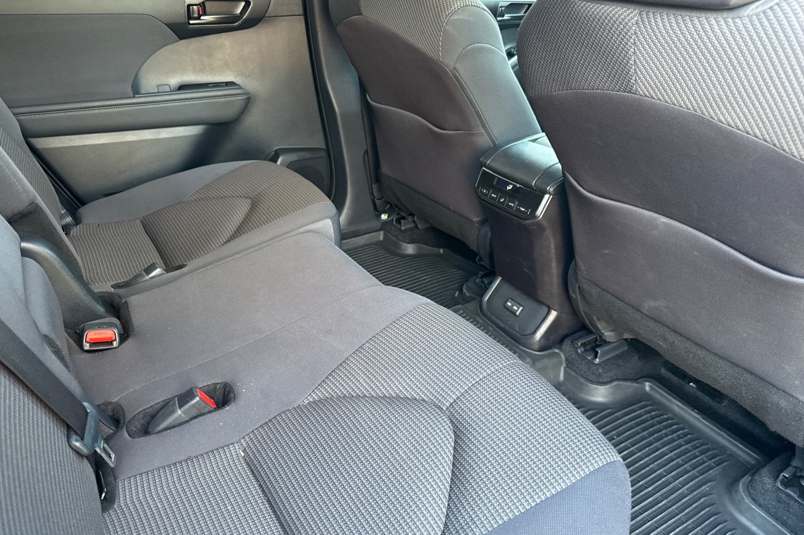 2025 Toyota Highlander LE