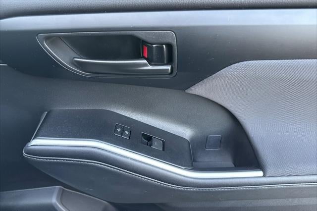 2025 Toyota Highlander LE