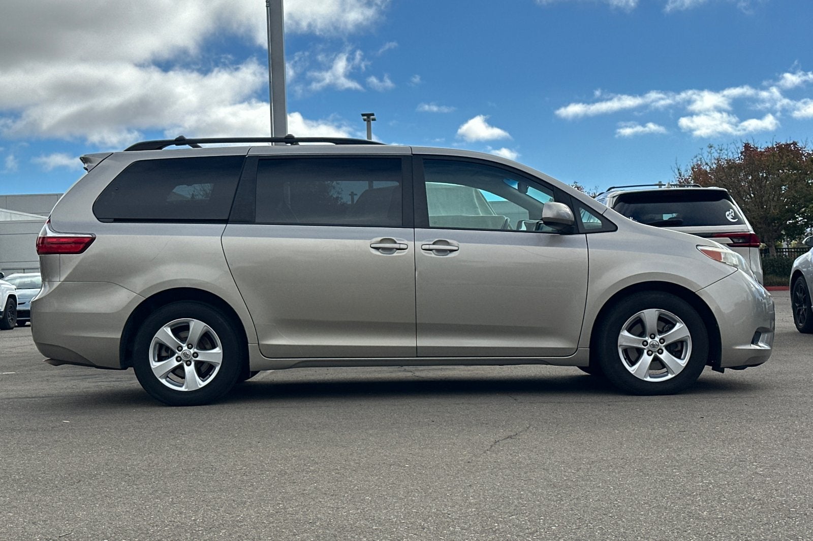 2015 Toyota Sienna LE 8 Passenger
