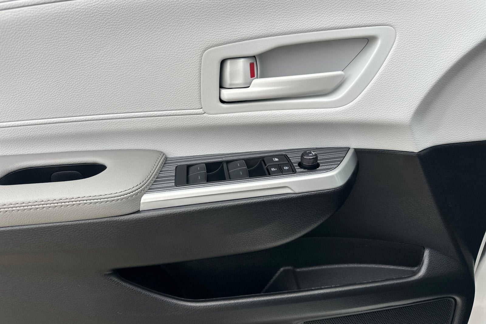2026 Toyota Sienna LE 8 Passenger