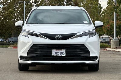 2026 Toyota Sienna LE 8 Passenger