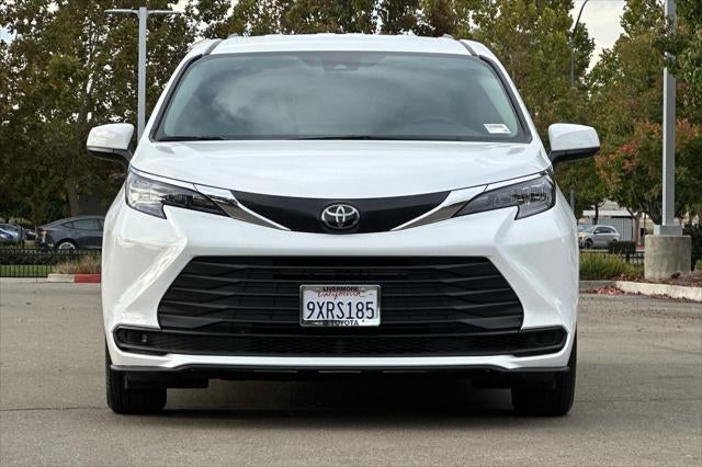 2026 Toyota Sienna LE 8 Passenger
