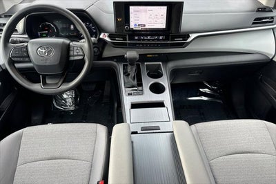 2026 Toyota Sienna LE 8 Passenger