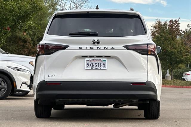 2026 Toyota Sienna LE 8 Passenger