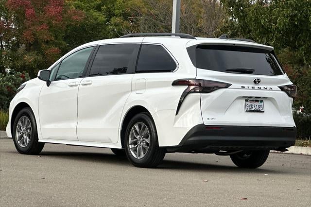 2026 Toyota Sienna LE 8 Passenger