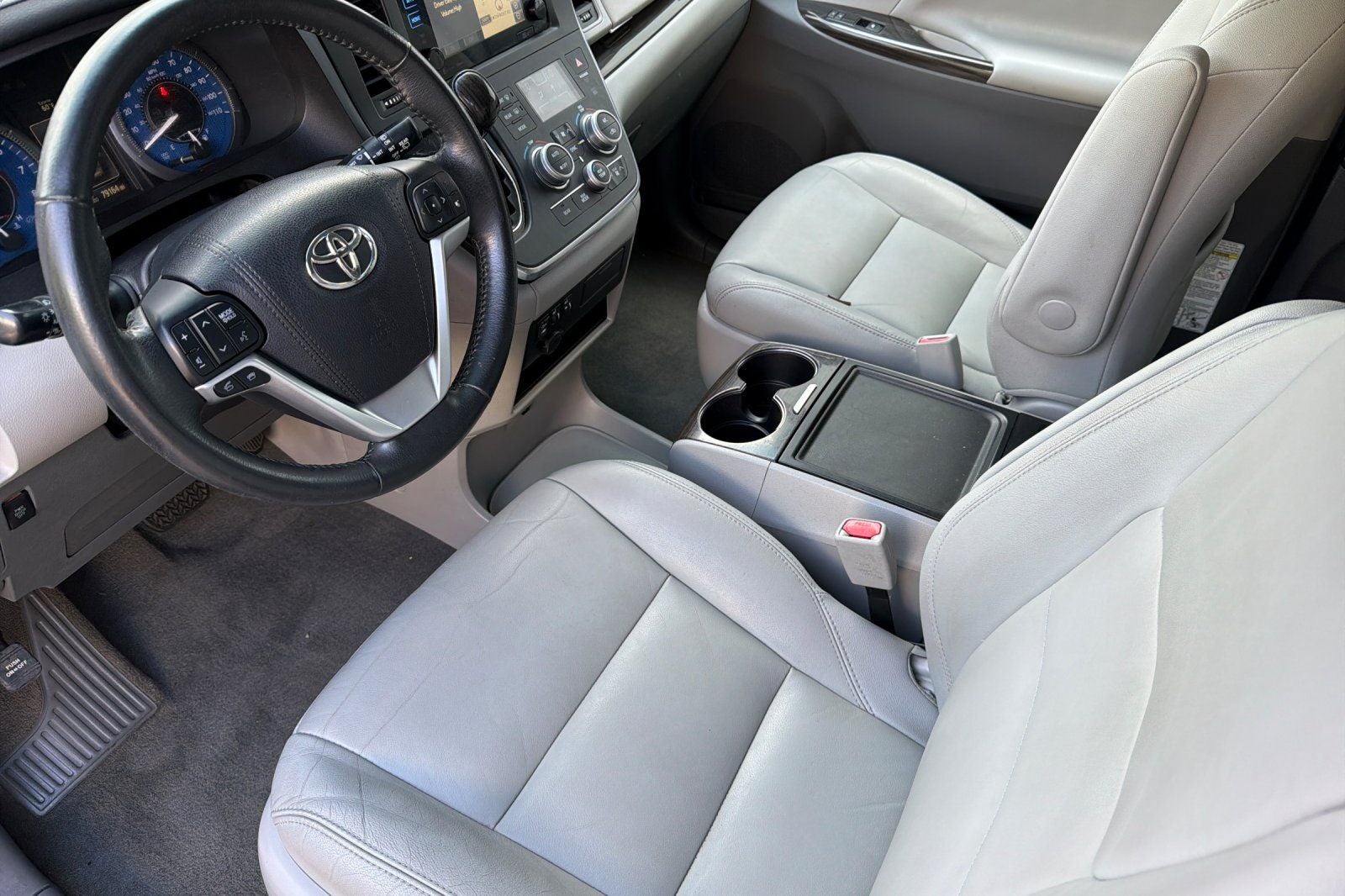 2016 Toyota Sienna XLE 8 Passenger
