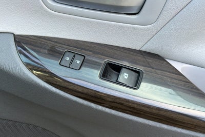 2016 Toyota Sienna XLE 8 Passenger