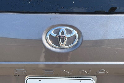 2016 Toyota Sienna XLE 8 Passenger