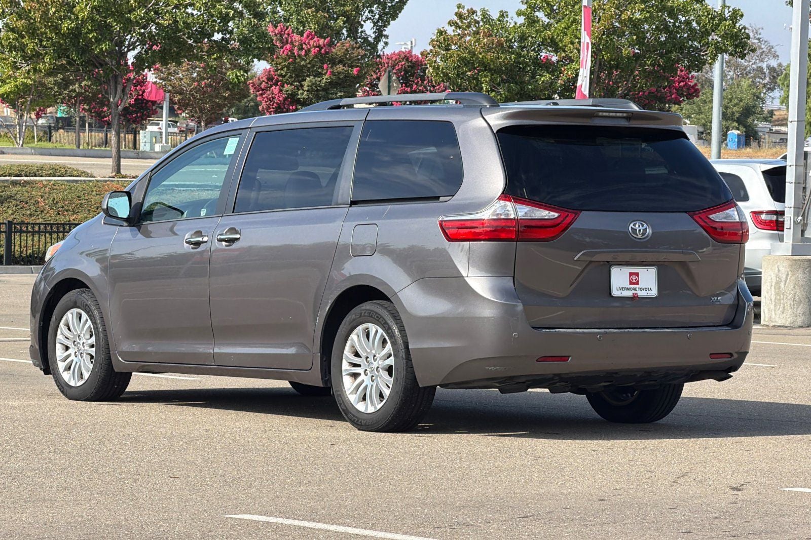 2016 Toyota Sienna XLE 8 Passenger