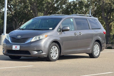 2016 Toyota Sienna XLE 8 Passenger
