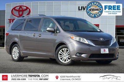 2016 Toyota Sienna XLE 8 Passenger