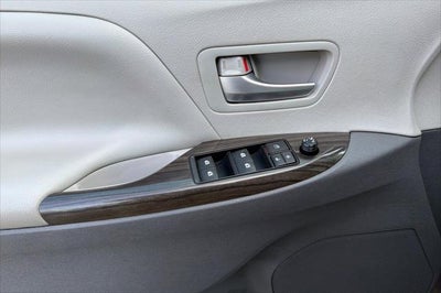2016 Toyota Sienna XLE 8 Passenger