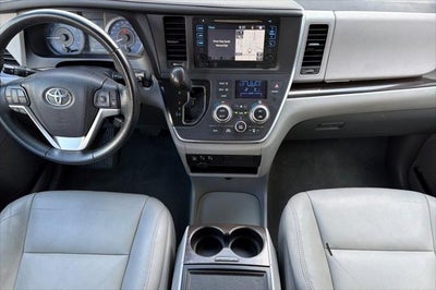 2016 Toyota Sienna XLE 8 Passenger