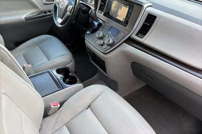 2016 Toyota Sienna XLE 8 Passenger