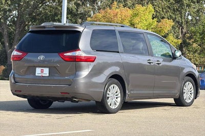 2016 Toyota Sienna XLE 8 Passenger