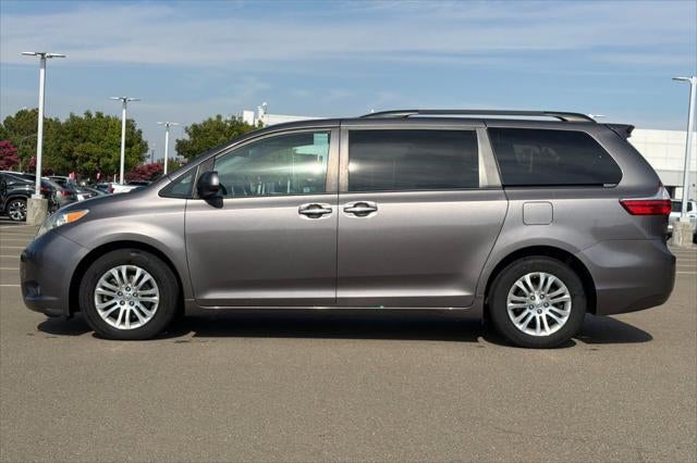 2016 Toyota Sienna XLE 8 Passenger