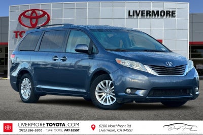2013 Toyota Sienna XLE 8 Passenger