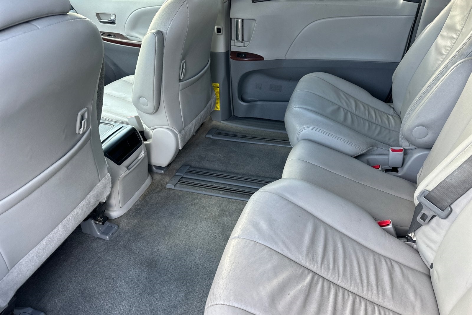 2013 Toyota Sienna XLE 8 Passenger