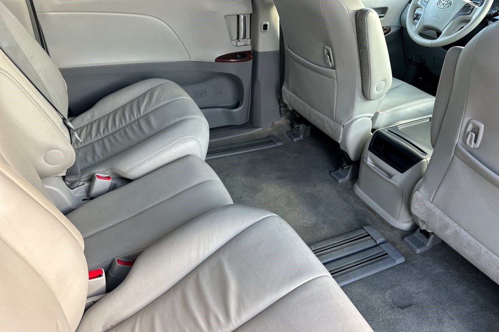 2013 Toyota Sienna XLE 8 Passenger