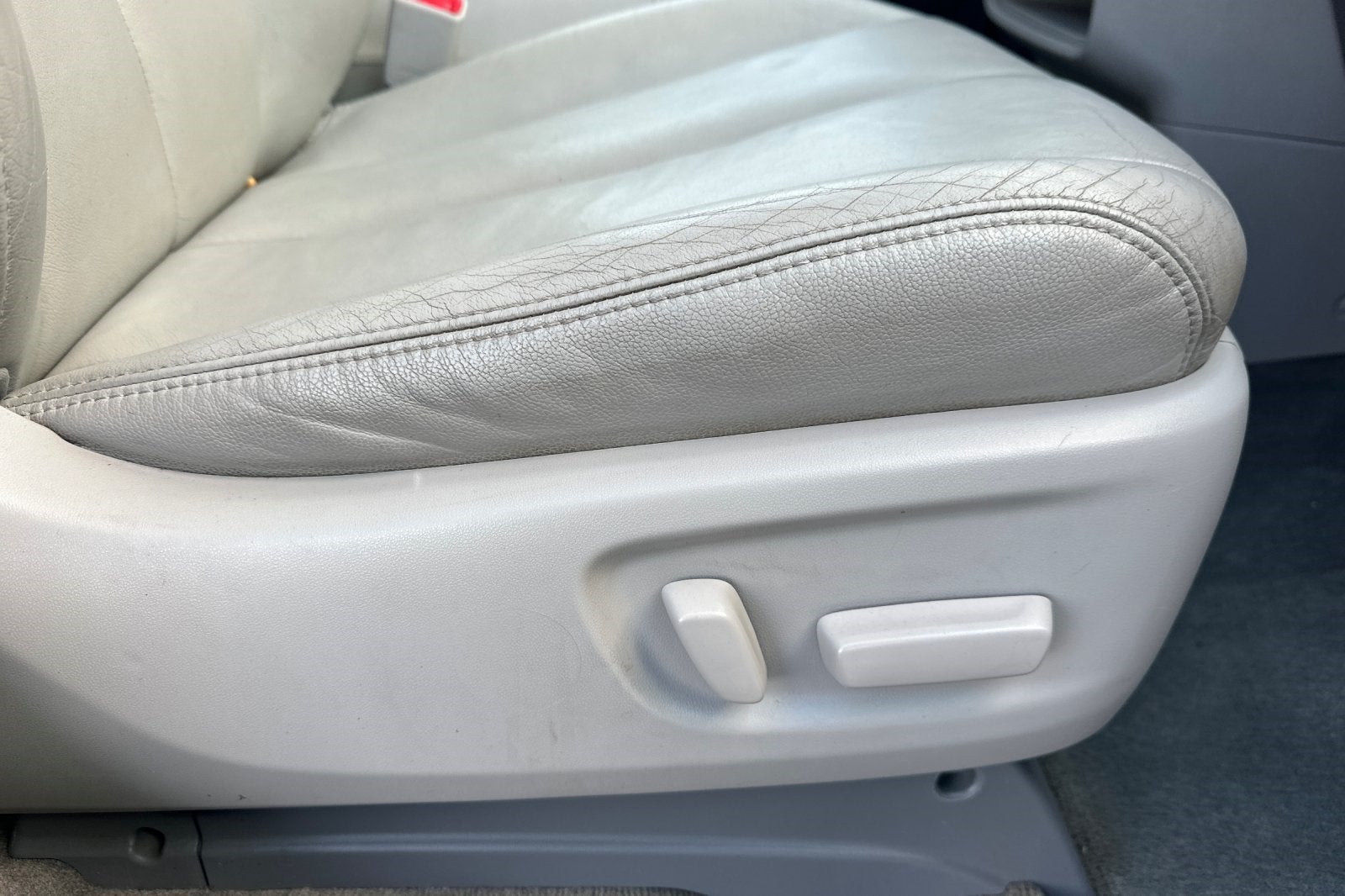 2013 Toyota Sienna XLE 8 Passenger